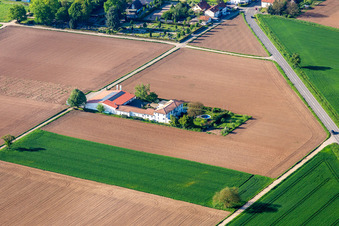 Luftaufnahme von Bioland Weingut Neuspergerhof in Rohrbach im Bundesland Rheinland-Pfalz, Deutschland