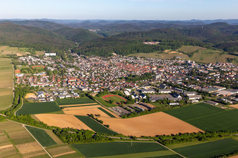 Bad Bergzabern im Bundesland Rheinland-Pfalz, Deutschland aus der Vogelperspektive