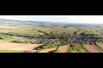 Dorfansicht aus Südosten in Dierbach im Bundesland Rheinland-Pfalz, Deutschland