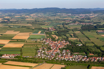 Drohnenaufname von Winden im Bundesland Rheinland-Pfalz, Deutschland