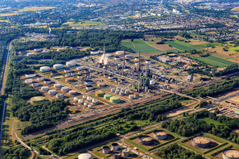 Luftaufnahme von MiRO, Mineralölraffinerie Oberrhein Karlsruhe im Ortsteil Knielingen im Bundesland Baden-Württemberg, Deutschland