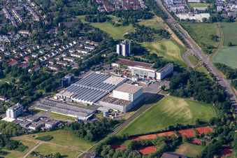 Schrägluftbild von L'OREAL Produktion Deutschland GmbH & Co. KG im Ortsteil Nordweststadt in Karlsruhe im Bundesland Baden-Württemberg
