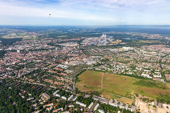 Alter Flugplatz, Mühburg, Rheinhafen im Ortsteil Nordstadt in Karlsruhe im Bundesland Baden-Württemberg, Deutschland