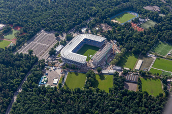 Luftaufnahme von Baustelle des Stadionneubaus des Karlsruher Sport-Club GmbH & Co. KGaA im Ortsteil Innenstadt-Ost im Bundesland Baden-Württemberg, Deutschland
