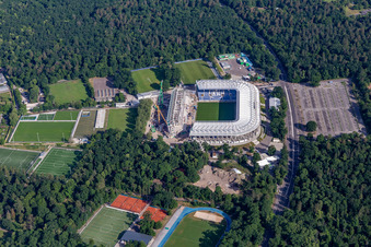 Baustelle des Stadionneubaus des Karlsruher Sport-Club GmbH & Co. KGaA im Ortsteil Innenstadt-Ost im Bundesland Baden-Württemberg, Deutschland aus der Luft