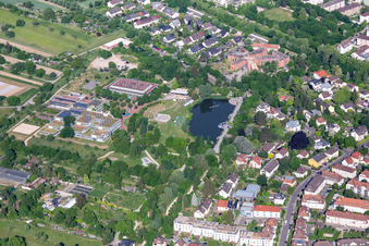 Albgauhalle am Horbachpark und Horbachsee in Ettlingen im Bundesland Baden-Württemberg, Deutschland