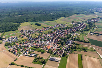 Niederlauterbach im Bundesland Bas-Rhin, Frankreich aus der Vogelperspektive