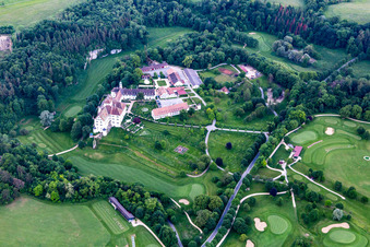 Schrägluftbild von Der Country Club Schloss Langenstein - Der Golfplatz am Bodensee im Ortsteil Orsingen in Orsingen-Nenzingen im Bundesland Baden-Württemberg, Deutschland