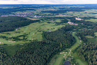 Der Country Club Schloss Langenstein - Der Golfplatz am Bodensee im Ortsteil Orsingen in Orsingen-Nenzingen im Bundesland Baden-Württemberg, Deutschland von oben gesehen