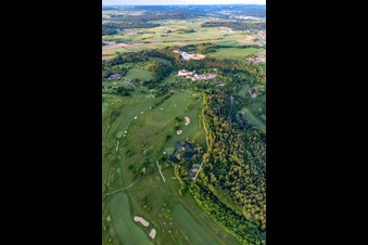 Der Country Club Schloss Langenstein - Der Golfplatz am Bodensee im Ortsteil Orsingen in Orsingen-Nenzingen im Bundesland Baden-Württemberg, Deutschland von einer Drohne aus