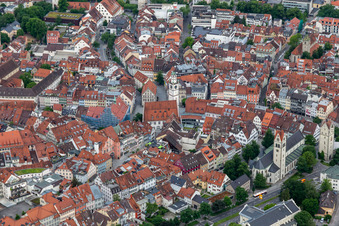 Historische Altstadt mit   Blaserturm und Schwörsaal in Ravensburg im Bundesland Baden-Württemberg, Deutschland