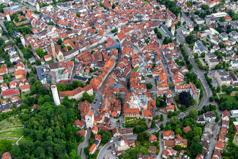 Historische Altstadt von Ravensburg mit Mehlsack, Evangelische Stadtkirche und Obertor im Bundesland Baden-Württemberg, Deutschland