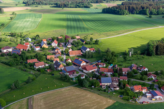 Schrägluftbild von Ortsteil Herdwangen in Herdwangen-Schönach im Bundesland Baden-Württemberg, Deutschland