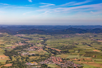 Südpfalz Panorama Klingbachtal im Ortsteil Billigheim in Billigheim-Ingenheim im Bundesland Rheinland-Pfalz, Deutschland