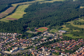 Schrägluftbild von Bienwaldstadion in Kandel im Bundesland Rheinland-Pfalz, Deutschland
