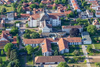 Luftaufnahme von St. Paulus Stift Herxheim in Herxheim bei Landau im Bundesland Rheinland-Pfalz, Deutschland
