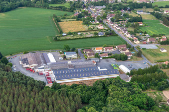 Schrägluftbild von Métaseval in Semur-en-Vallon im Bundesland Sarthe, Frankreich