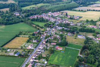 Semur-en-Vallon im Bundesland Sarthe, Frankreich aus der Luft