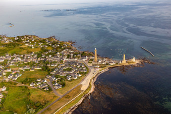Luftbild von Phare d’Eckmühl und Der Alte Leuchtturm von Penmarch im Bundesland Finistère, Frankreich