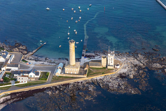 Luftaufnahme von Phare d’Eckmühl und Der Alte Leuchtturm von Penmarch im Bundesland Finistère, Frankreich
