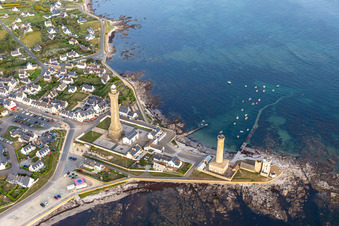 Schrägluftbild von Phare d’Eckmühl und Der Alte Leuchtturm von Penmarch im Bundesland Finistère, Frankreich