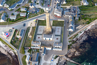 Luftaufnahme von Phare d’Eckmühl in Penmarch im Bundesland Finistère, Frankreich