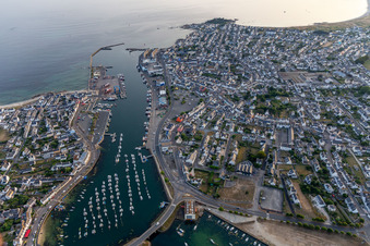 Hafen von Guilvine in Treffiagat im Bundesland Finistère, Frankreich aus der Luft betrachtet