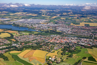 Schrägluftbild von Dingolfing im Bundesland Bayern, Deutschland