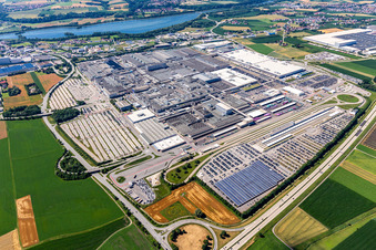 BMW-Werk an der Isar in Dingolfing im Ortsteil Höfen im Bundesland Bayern, Deutschland