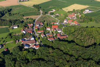 Luftbild von Ortsteil Pilberskofen in Mamming im Bundesland Bayern, Deutschland