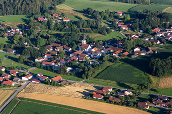 Dorfansicht aus Nordwesten im Ortsteil Ruhstorf in Simbach im Bundesland Bayern, Deutschland