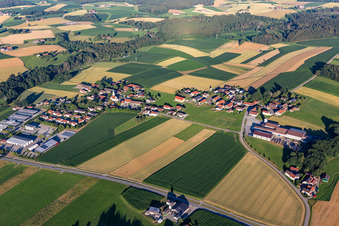 Luftbild von Ortsteil Hainberg in Arnstorf im Bundesland Bayern, Deutschland