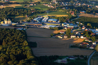 Luftbild von Holzwerke Weinzierl GmbH im Ortsteil Eben in Vilshofen an der Donau im Bundesland Bayern, Deutschland