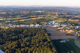 Luftaufnahme von Holzwerke Weinzierl GmbH im Ortsteil Eben in Vilshofen an der Donau im Bundesland Bayern, Deutschland