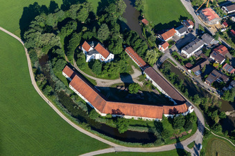 Luftbild von Schloss in Aham im Bundesland Bayern, Deutschland