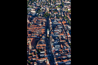 Luftbild von Historische Altstadt mit Stadtturm Straubing auf dem Theresienplatz im Bundesland Bayern, Deutschland