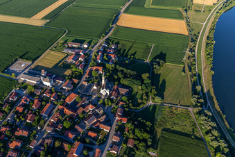 Pfarrkirche Maria Himmelfahrt in Pondorf in Kirchroth im Bundesland Bayern, Deutschland
