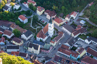 Pfarrkirche St. Petrus im Ortsteil Hungersdorf in Wörth an der Donau im Bundesland Bayern, Deutschland