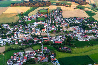 Dorfansicht von Nordwesten im Ortsteil Martinsbuch in Mengkofen im Bundesland Bayern, Deutschland