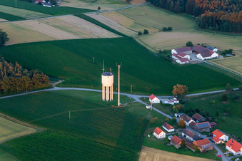Wasserturm bei Tunding in Mengkofen im Bundesland Bayern, Deutschland