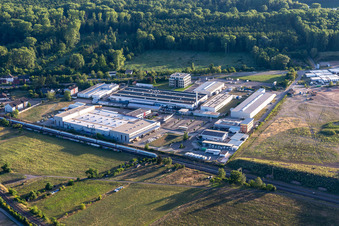 Industriegebiet Siemenstraße mit  Hartmann & König Stromzuführungs AG und  Tombor GmbH im Ortsteil Neudorf in Graben-Neudorf im Bundesland Baden-Württemberg, Deutschland