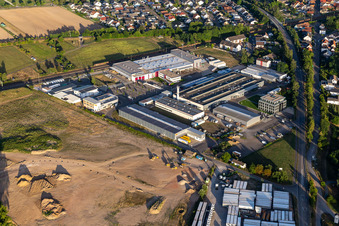 Schrägluftbild von Industriegebiet Siemenstraße mit  Hartmann & König Stromzuführungs AG und  Tombor GmbH im Ortsteil Neudorf in Graben-Neudorf im Bundesland Baden-Württemberg, Deutschland
