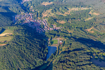 Luftbild von SV Silz hinterm Silzer See im Bundesland Rheinland-Pfalz, Deutschland