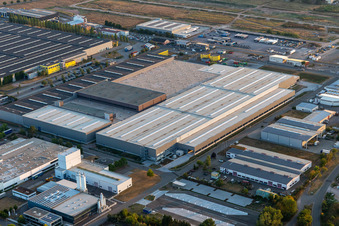 Mercedes-Benz Logistikcenter im Interpark in Offenbach an der Queich im Bundesland Rheinland-Pfalz, Deutschland