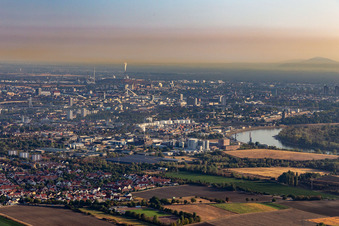 Rheingönheim und Rheinhafen in Ludwigshafen am Rhein im Bundesland Rheinland-Pfalz, Deutschland