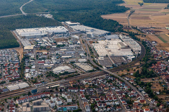 SEW-EURODRIVE GmbH & Co KG – Fertigungswerk und SCC Mechanik/Mechatronik im Ortsteil Graben in Graben-Neudorf im Bundesland Baden-Württemberg, Deutschland aus der Luft