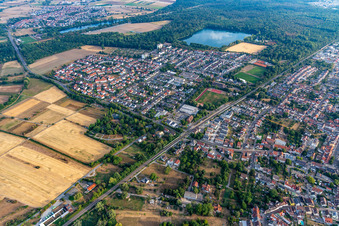 Baggersee im Ortsteil Untergrombach in Bruchsal im Bundesland Baden-Württemberg, Deutschland