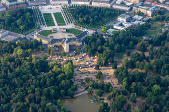 Schlossgarten und Schloss Karlsruhe im Ortsteil Innenstadt-West im Bundesland Baden-Württemberg, Deutschland