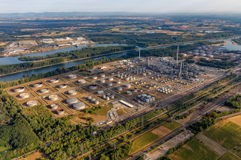 Mineralölraffinerie Oberrhein im Ortsteil Knielingen in Karlsruhe im Bundesland Baden-Württemberg, Deutschland