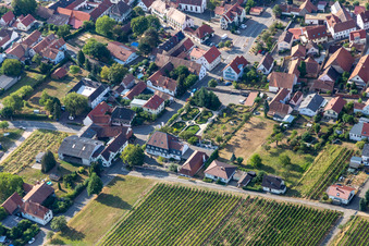 Schlössl Oberotterbach im Bundesland Rheinland-Pfalz, Deutschland von oben